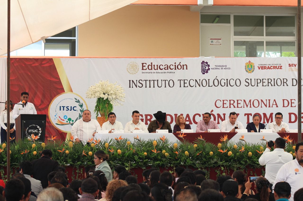 Se gradúan 103 nuevos profesionistas del Tecnológico de Jesús Carranza