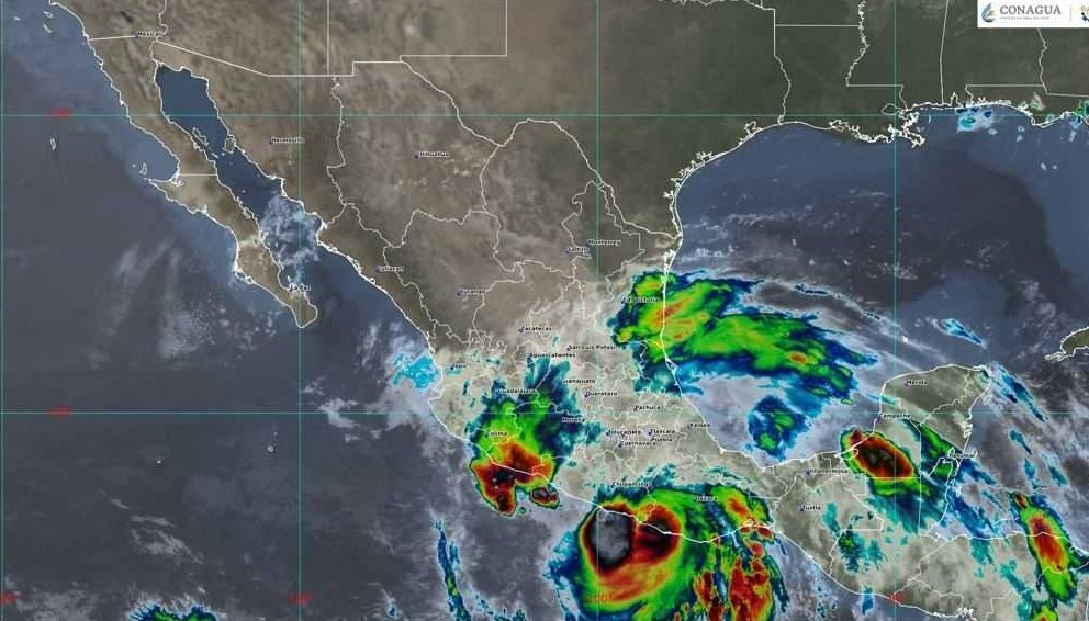 «Erick» tocó tierra como huracán categoría 3 en Santiago Pinotepa Nacional, Oaxaca