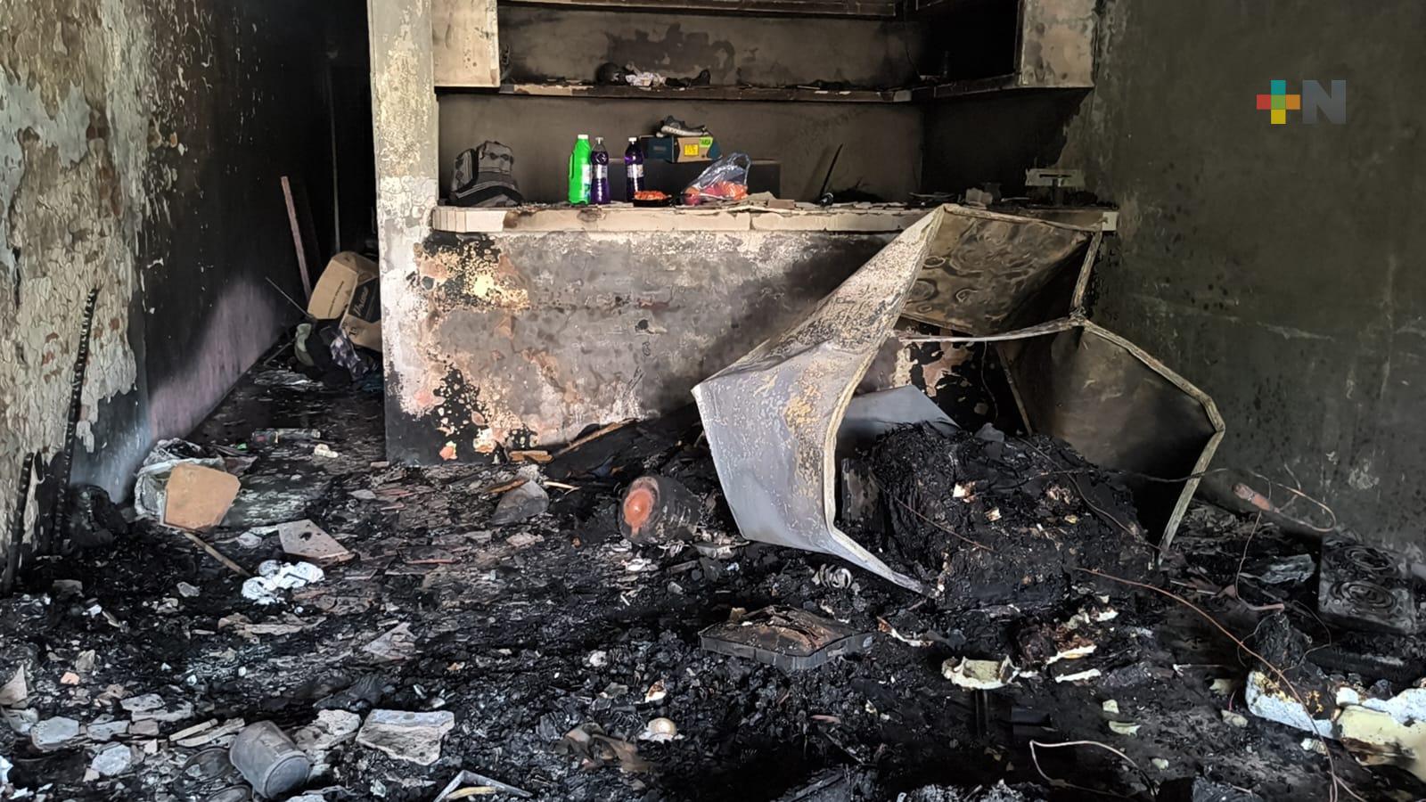 Incendio consume vivienda en colonia Lomas del Ángel de Veracruz puerto