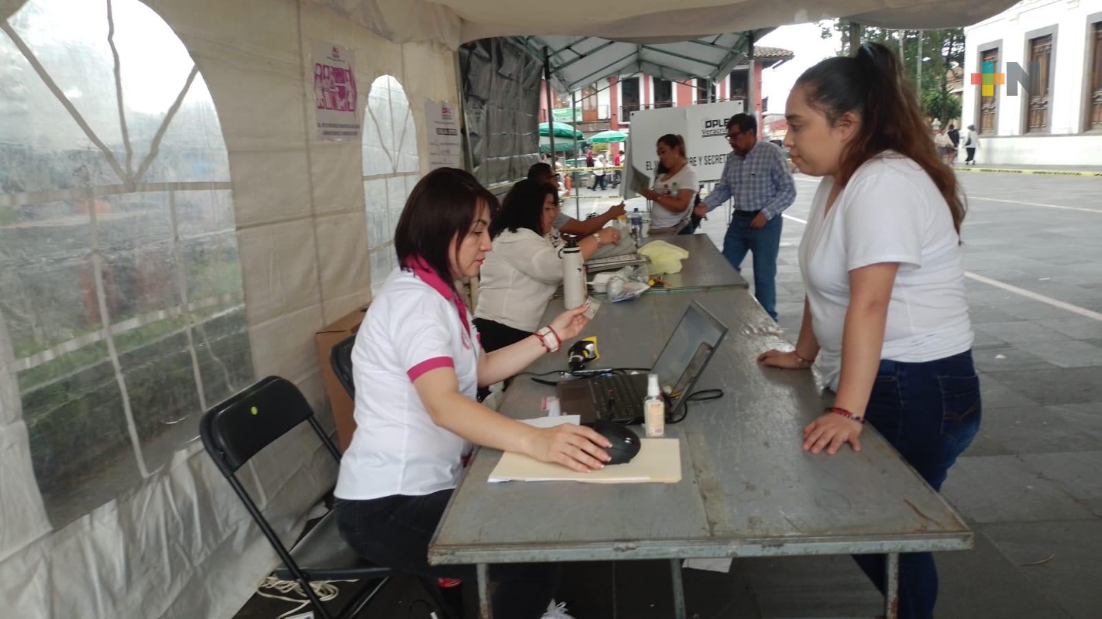 En Coatepec realizan elecciones con notable participación de la ciudadanía