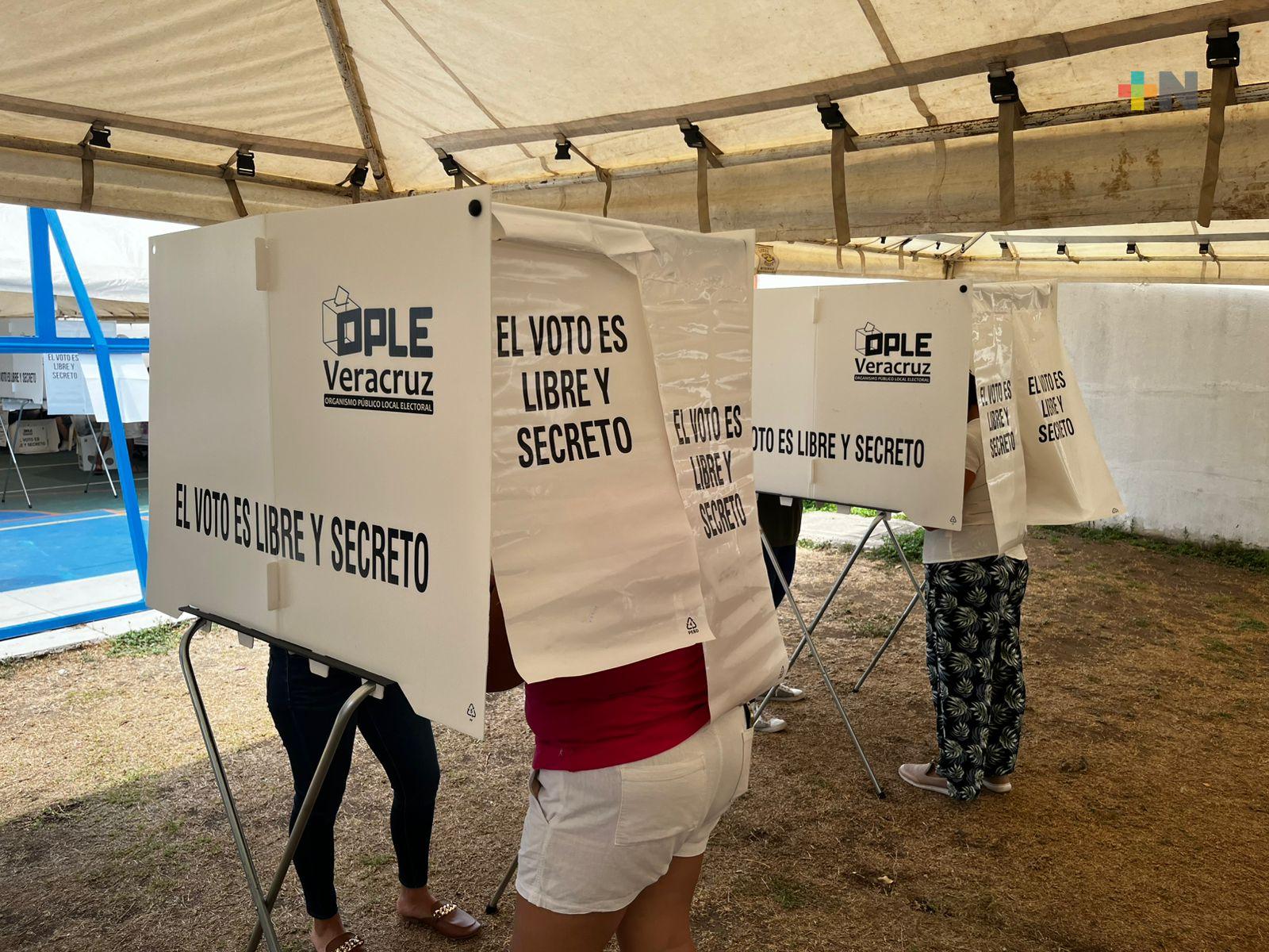 Por primera vez, muchos jóvenes acudieron a votar