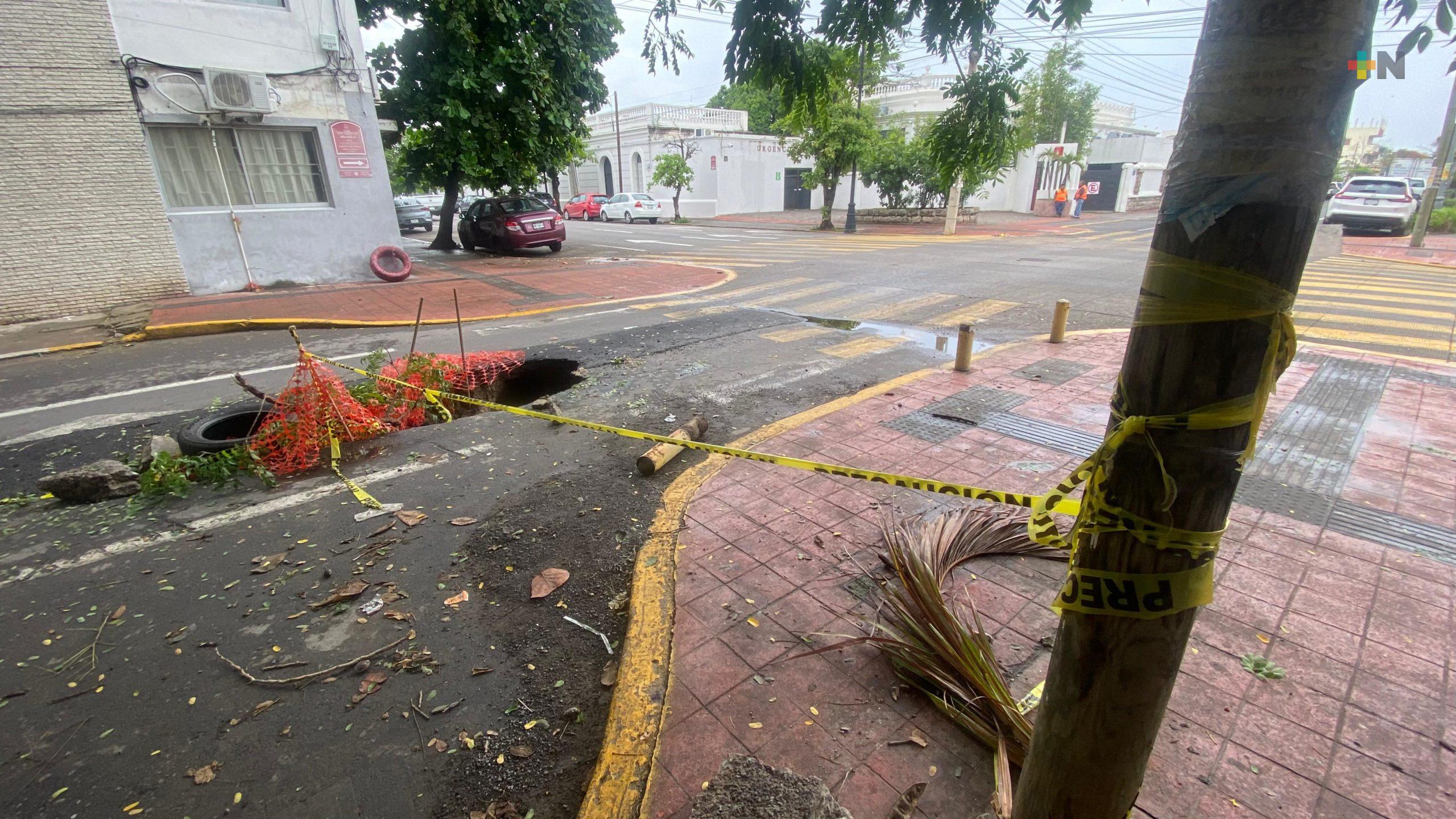 Socavón en calles Abasolo y Gómez Farías de Veracruz puerto