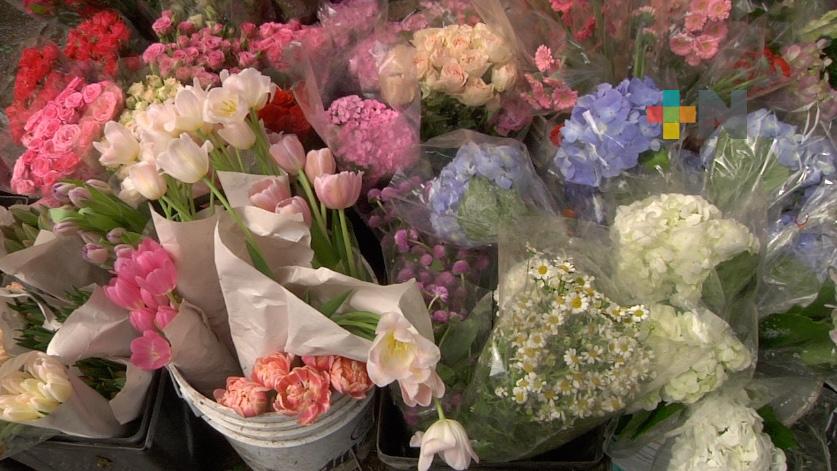 Esperan mayor venta de flores por temporada de graduaciones