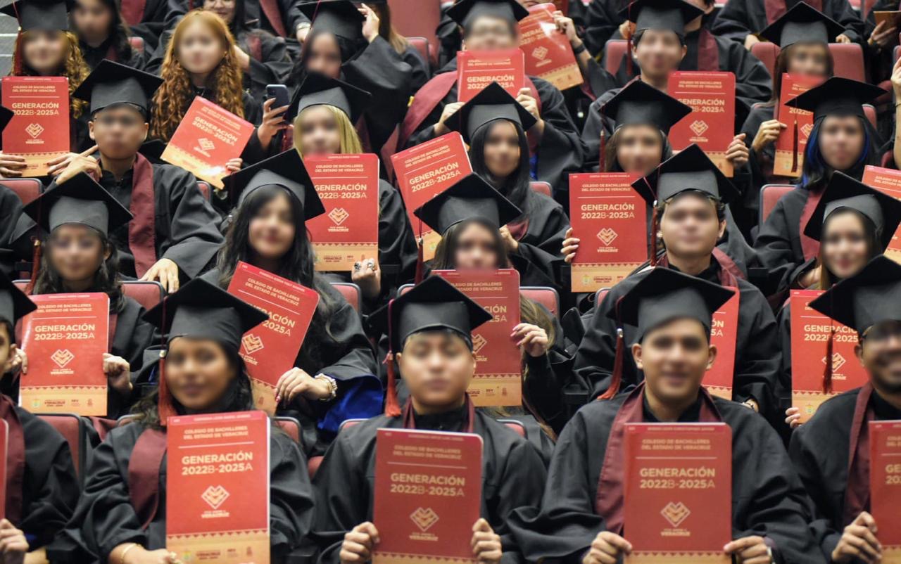 Egresan 387 estudiantes del COBAEV, Plantel 35 de Xalapa