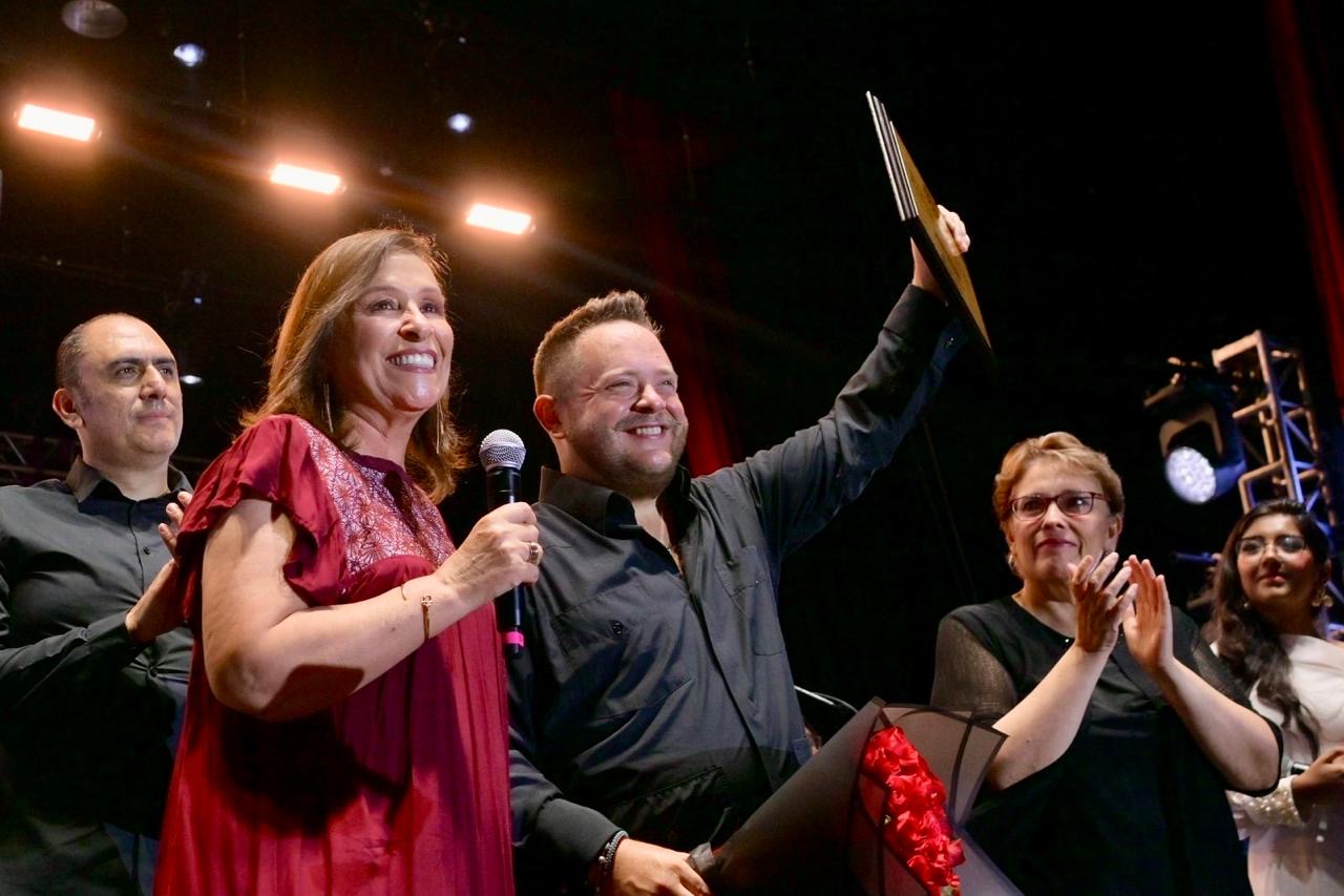 Rocío Nahle clausuró el exitoso Festival Internacional del Bolero en Veracruz