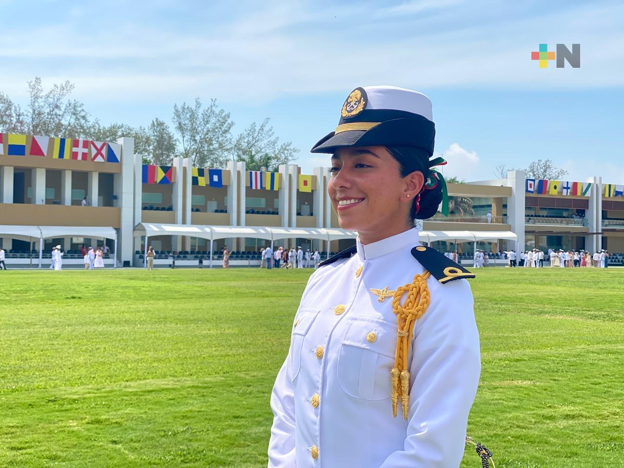 Ceremonia de graduación en la Heroica Escuela Naval Militar