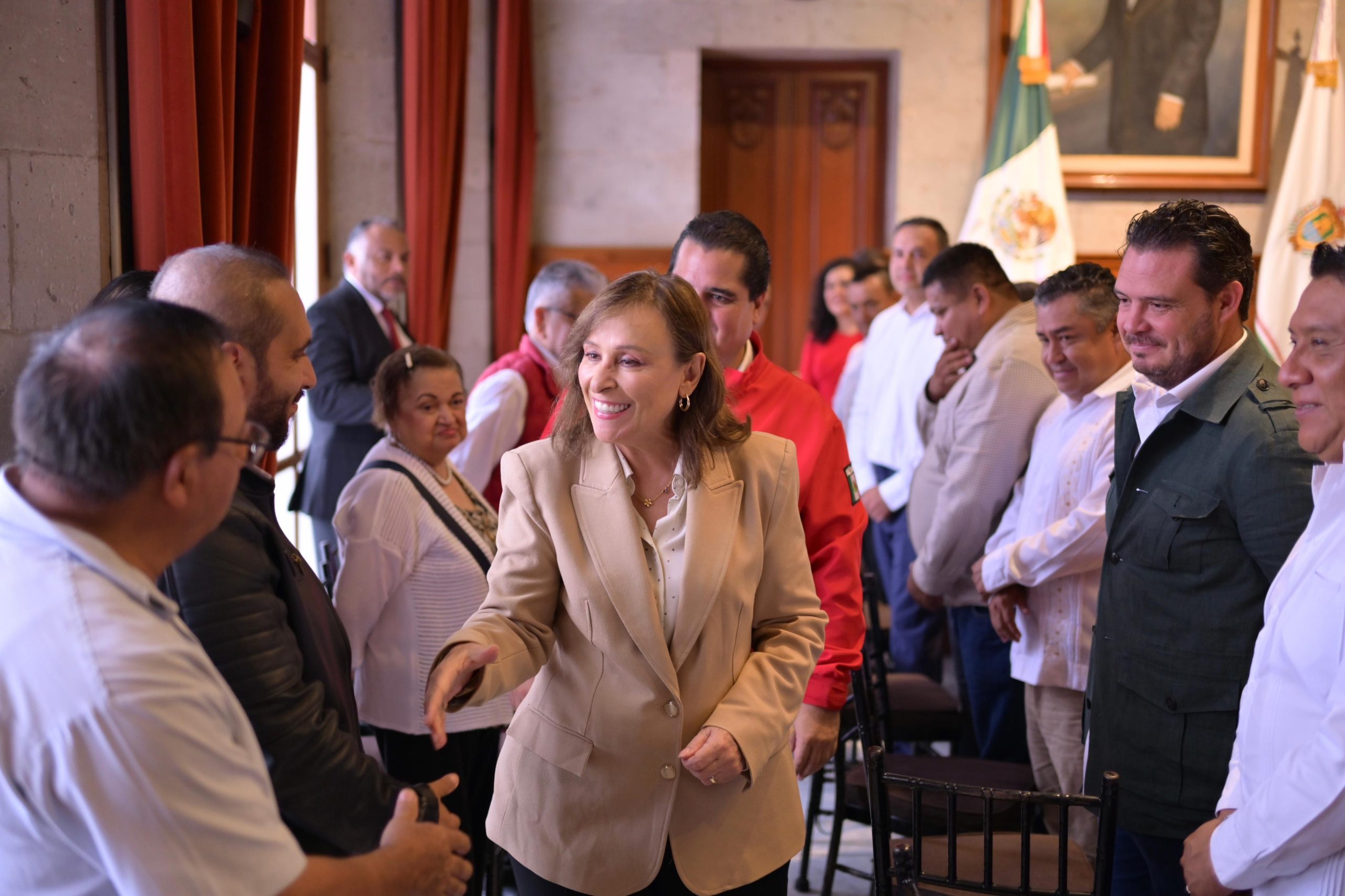 Gobernadora Rocío Nahle sostiene encuentro con alcaldes electos del PRI