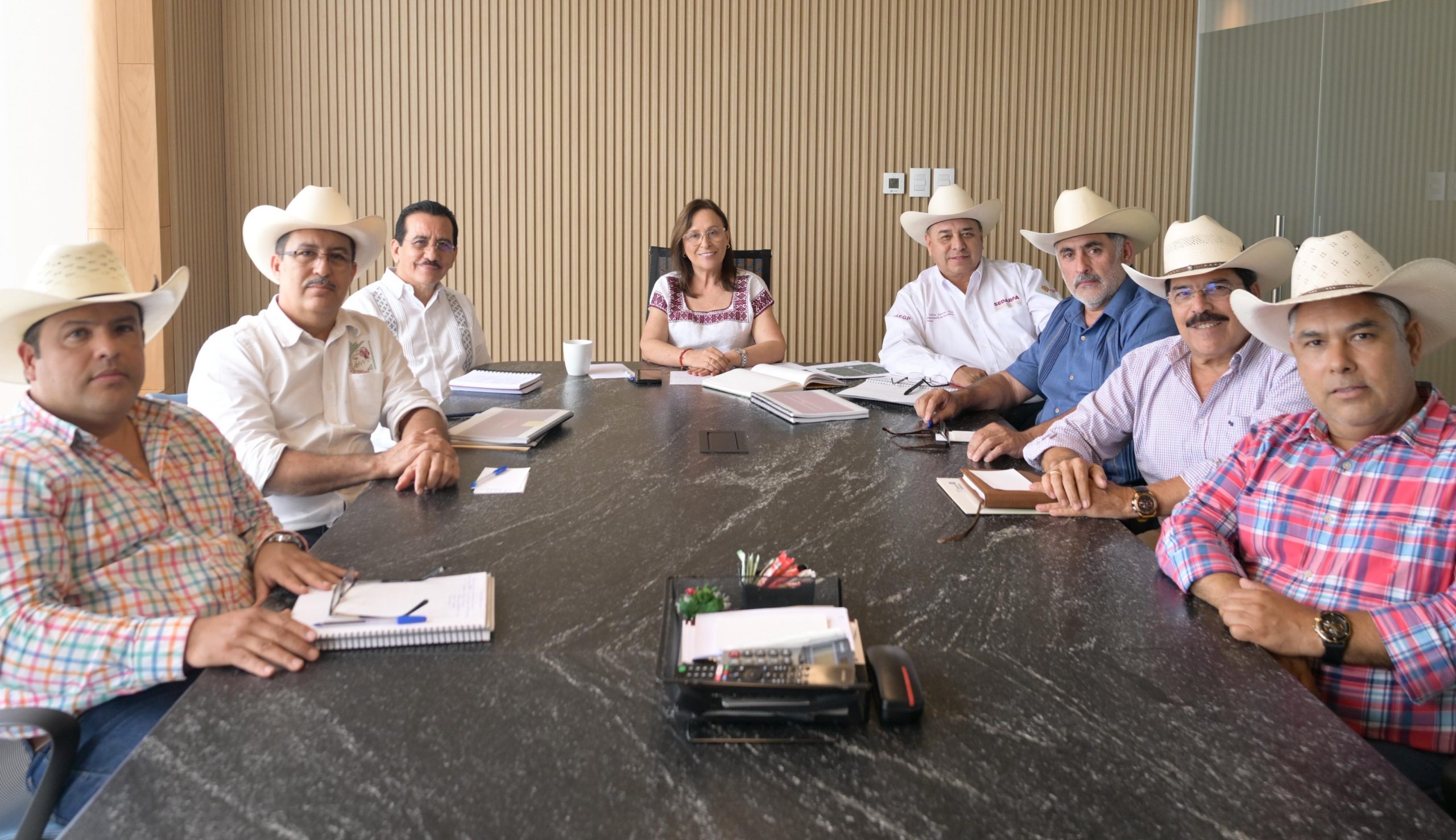 Rocío Nahle intensifica vigilancia y frena movilización de ganado sin control