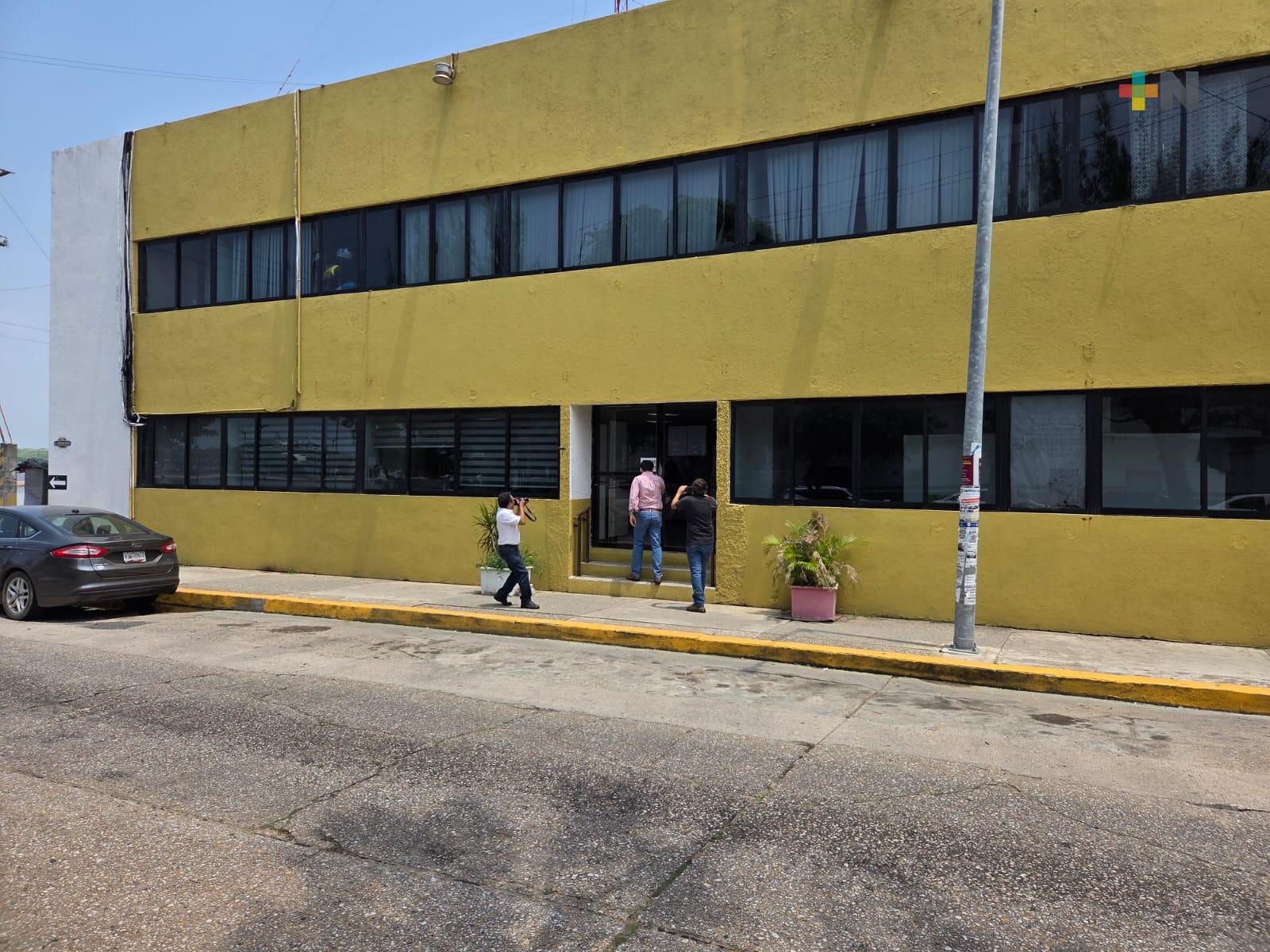 Desalojo de trabajadores genera confusión en ciudadanos de Coatzacoalcos