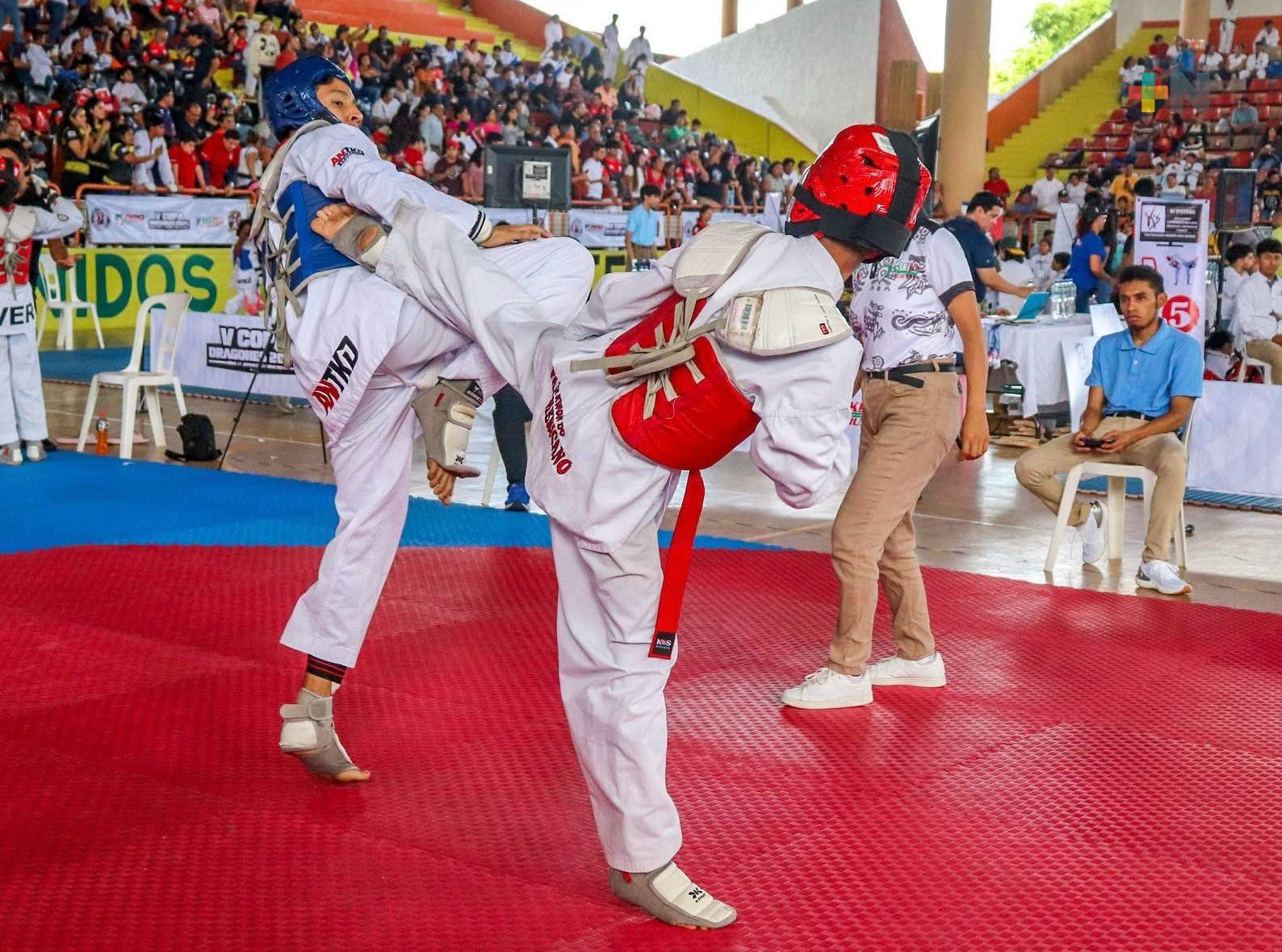 Continúa Academia Nacional de Taekwondo Dragones entrenando para futuros certámenes