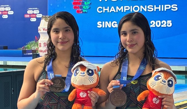 Clavadistas Lía y Mía Cueva debutan con bronce en Mundial de Deportes Acuáticos Singapur 2025