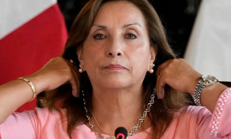 Presidenta de Perú, Dina Boluarte, se duplica su sueldo