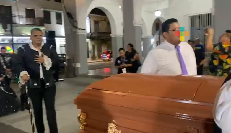 Con entierro de Juan Carnaval finaliza fiesta jarocha que convocó a miles de turistas