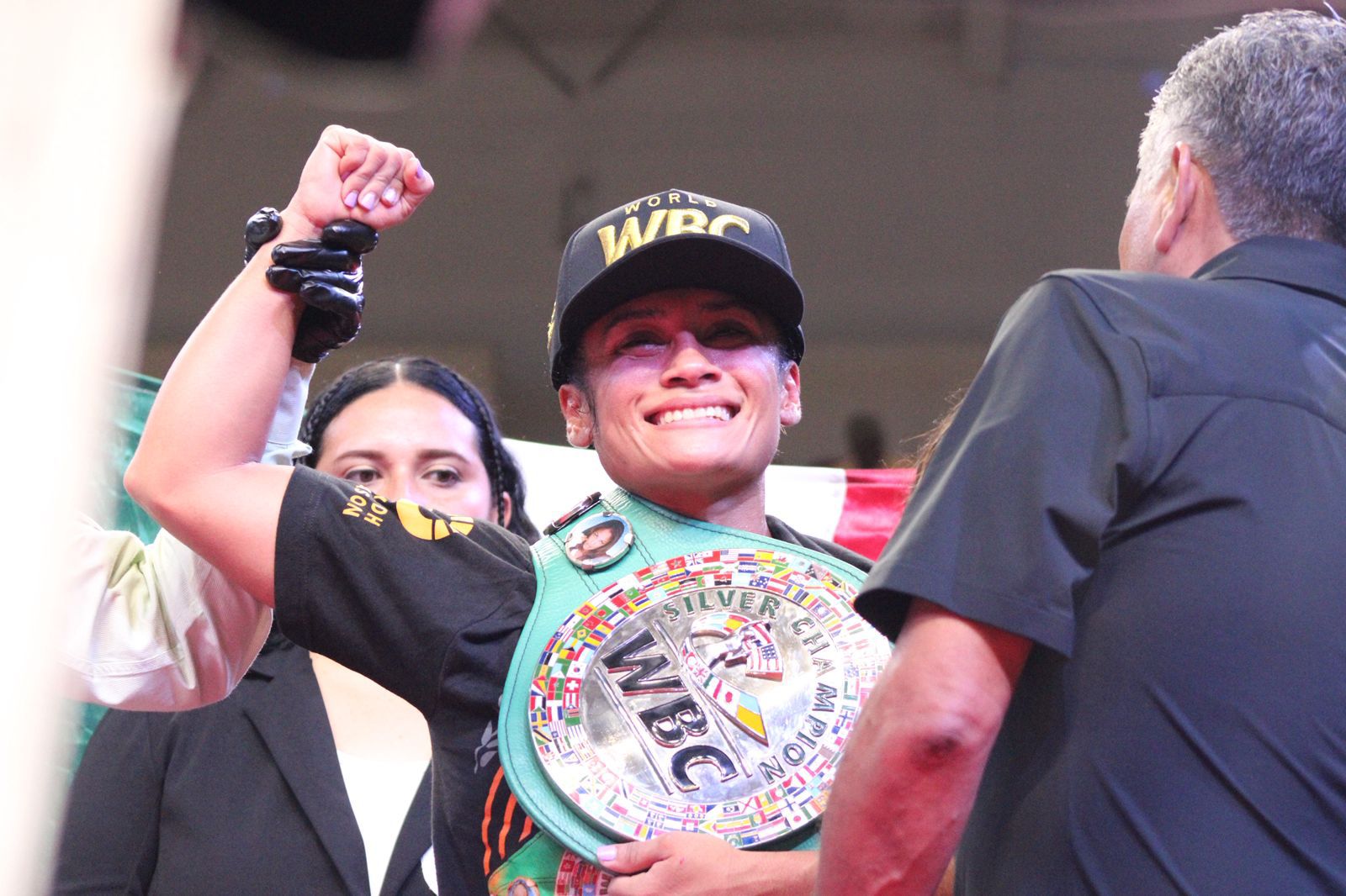 La Leona rugió en casa; Esneidy Rodríguez retuvo el Campeonato Mundial Plata