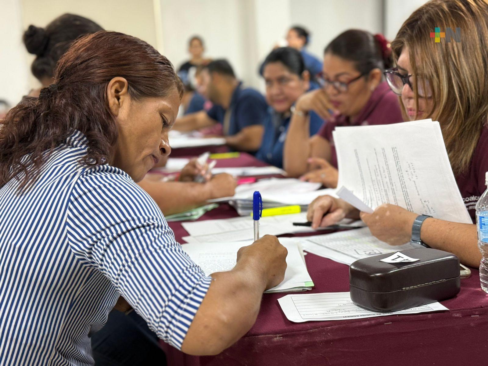 Sigue reubicación de habitantes que vivían en derecho de vía en Coatzacoalcos