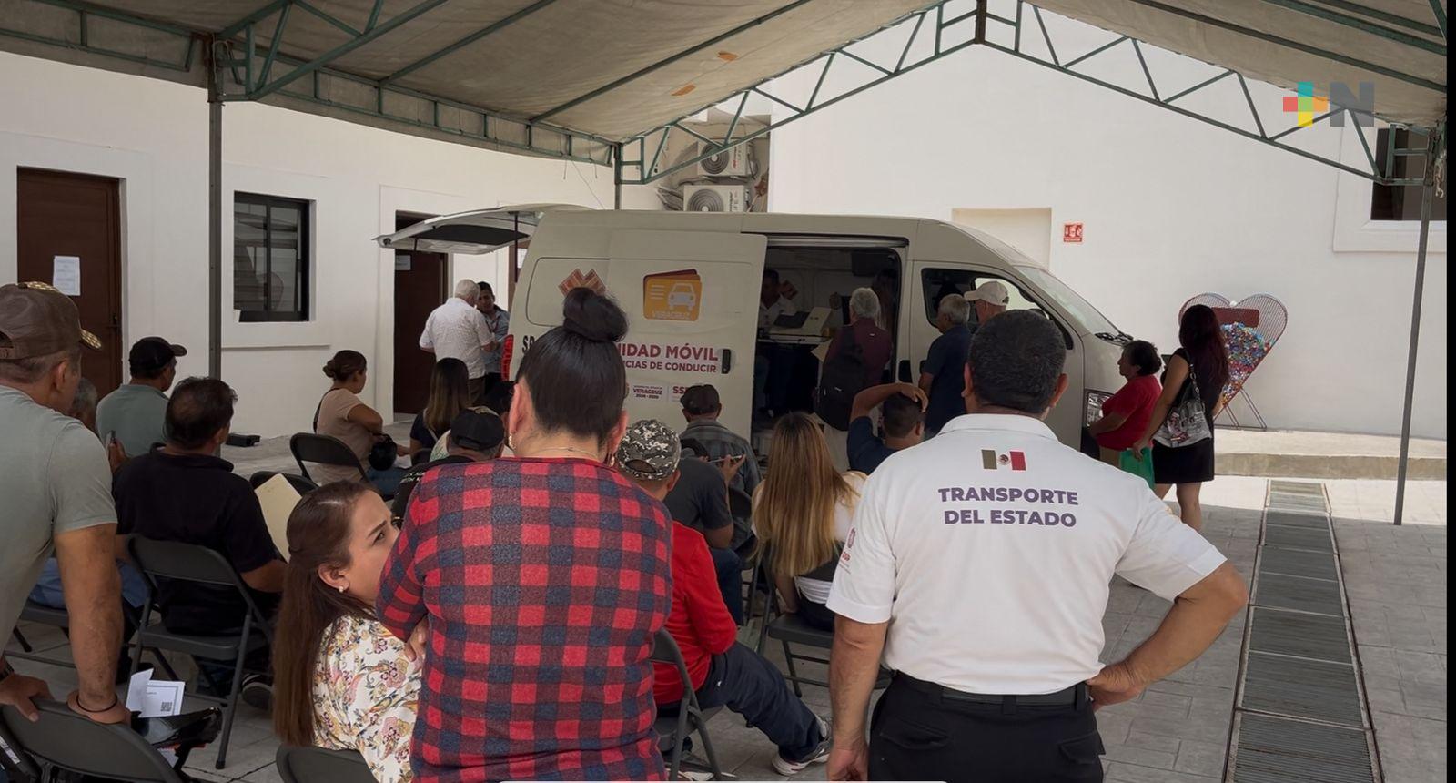 En dos días, unidad móvil expide 300 licencias de manejo en Tlapacoyan