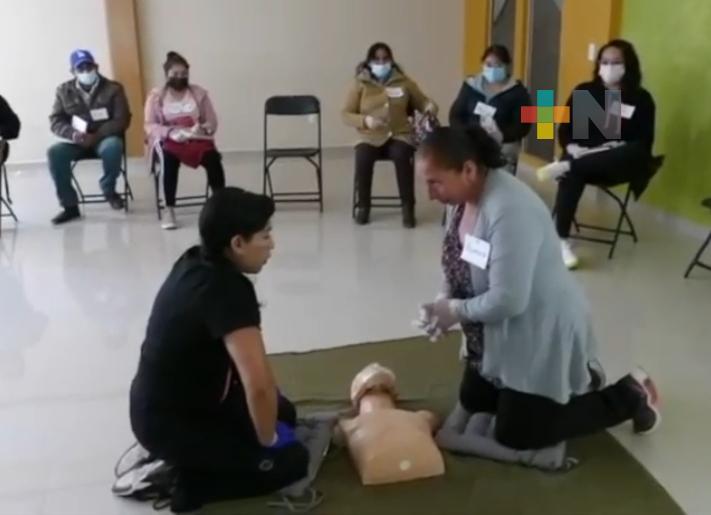 Imparten curso de resucitación cardiopulmonar a ciudadanía en Huayacocotla