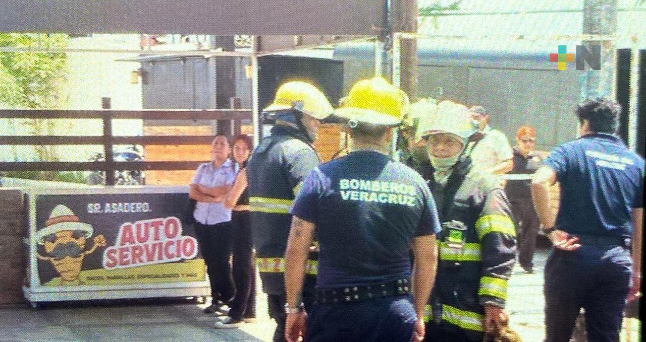 Incendio en establecimiento de pollo preparado causó alarma; fue controlado con rapidez