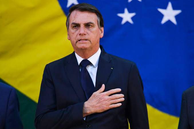 Corte brasileña impone a Bolsonaro uso de tobillera electrónica