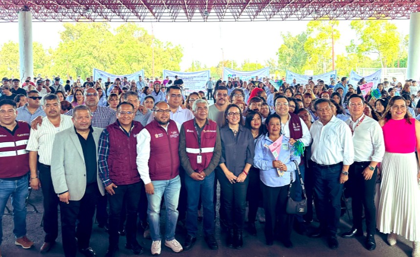 120 mujeres se gradúan para estar al volante del transporte mexiquense