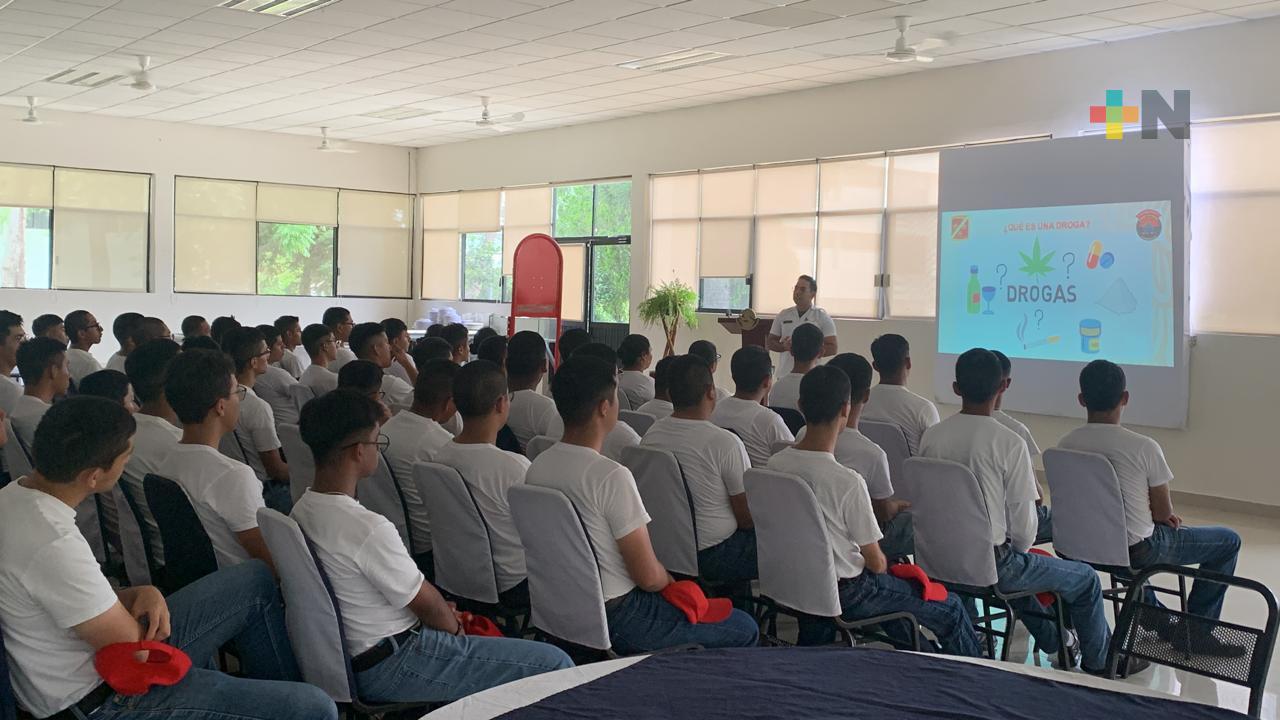 Ofrecen plática sobre drogas ilícitas a participantes del Servicio Militar Nacional en Xalapa