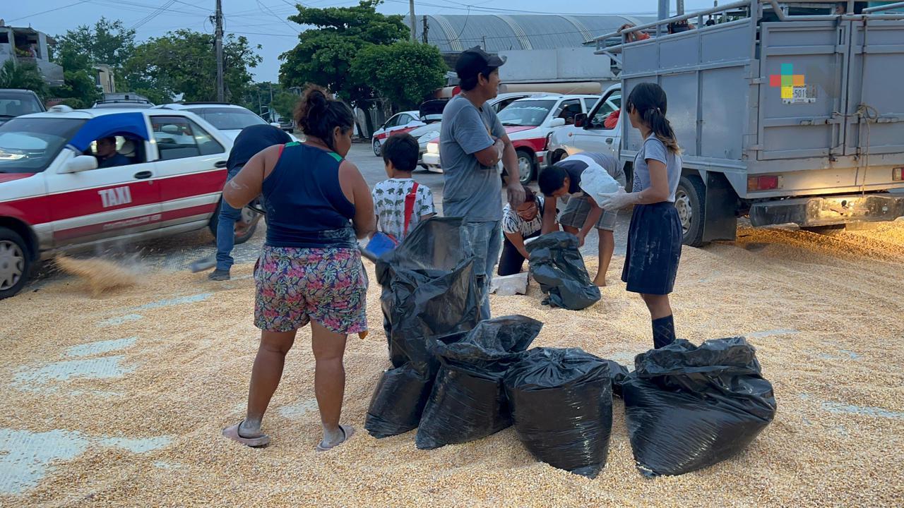 Rapiñan varias toneladas de maíz amarillo en Coatzacoalcos