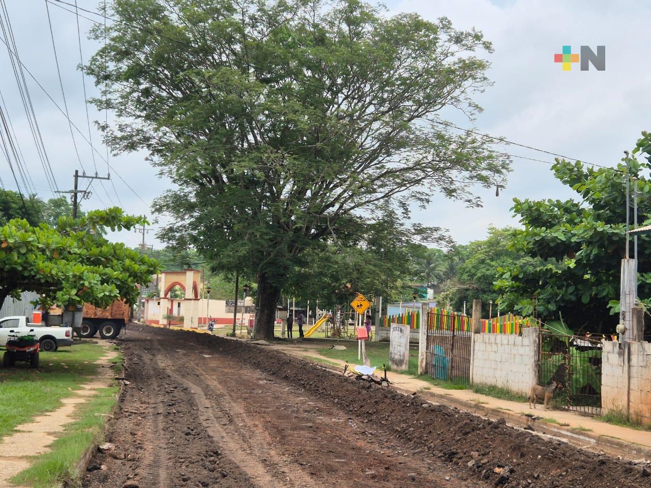 Reconstruye SICT tramo carretero en Chinameca, afectado por drenaje sanitario
