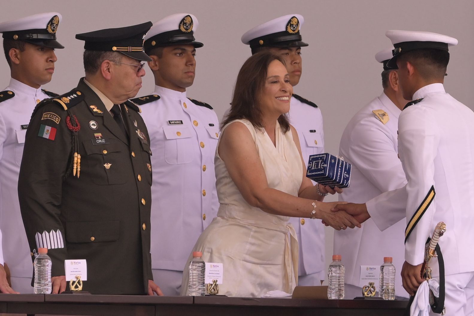 Gobernadora Rocío Nahle amadrina a 337 cadetes de la Armada de México