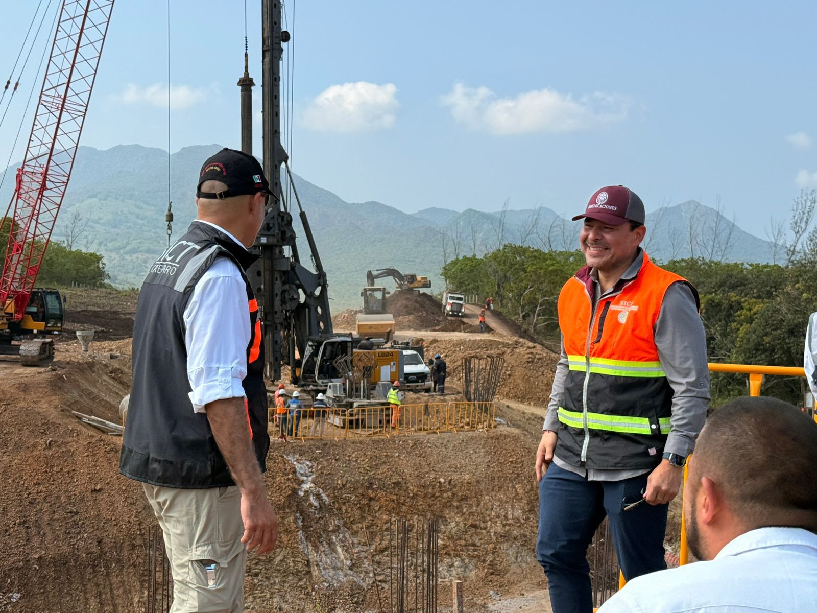 Supervisa secretario Esteva Medina avance de obras en Veracruz