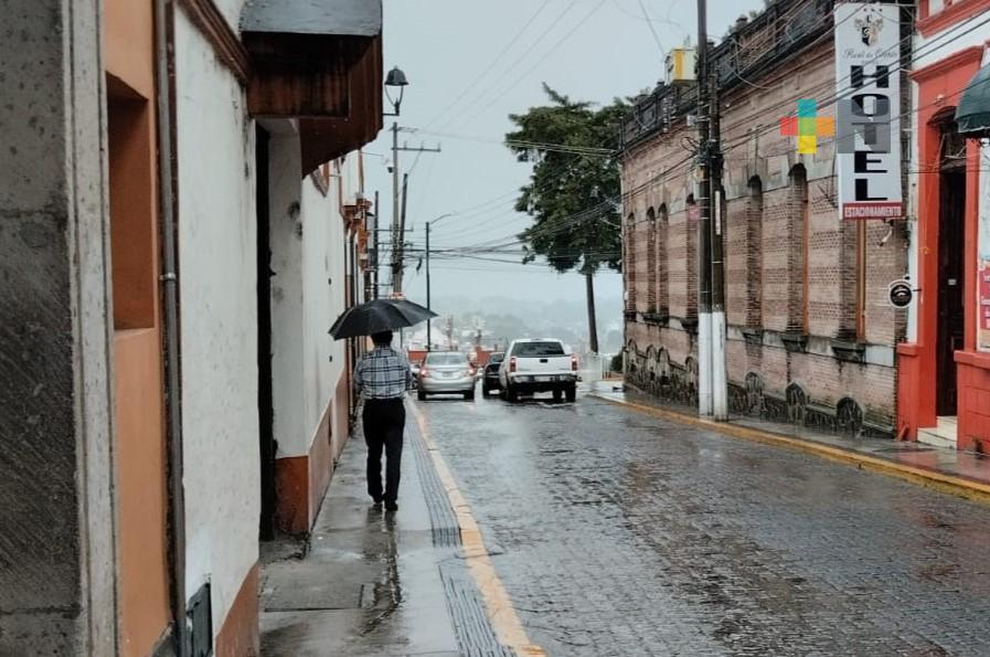 Ambiente caluroso con probabilidad de lluvias en la entidad veracruzana