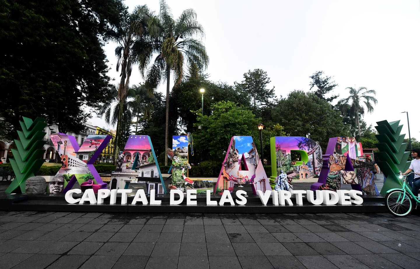 Xalapa estrena letras turísticas de su nombre en parque Juárez