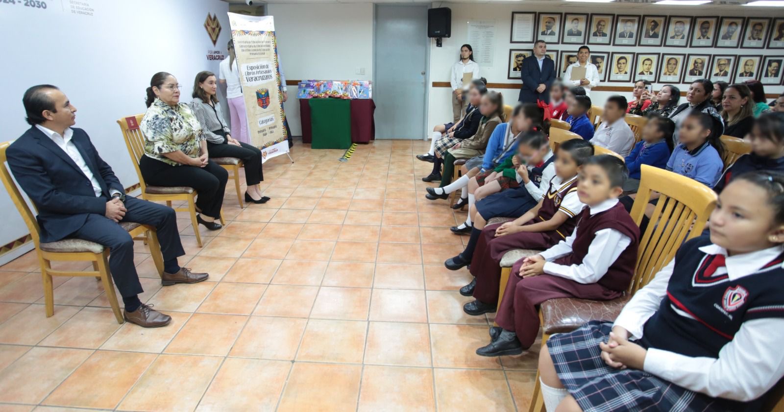 Premia SEV a participantes del Concurso del Libro Artesanal Veracruzano