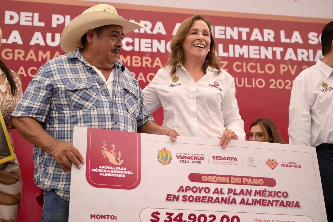 Con maquinaria, semilla y apoyos, Rocío Nahle impulsa a productores de maíz