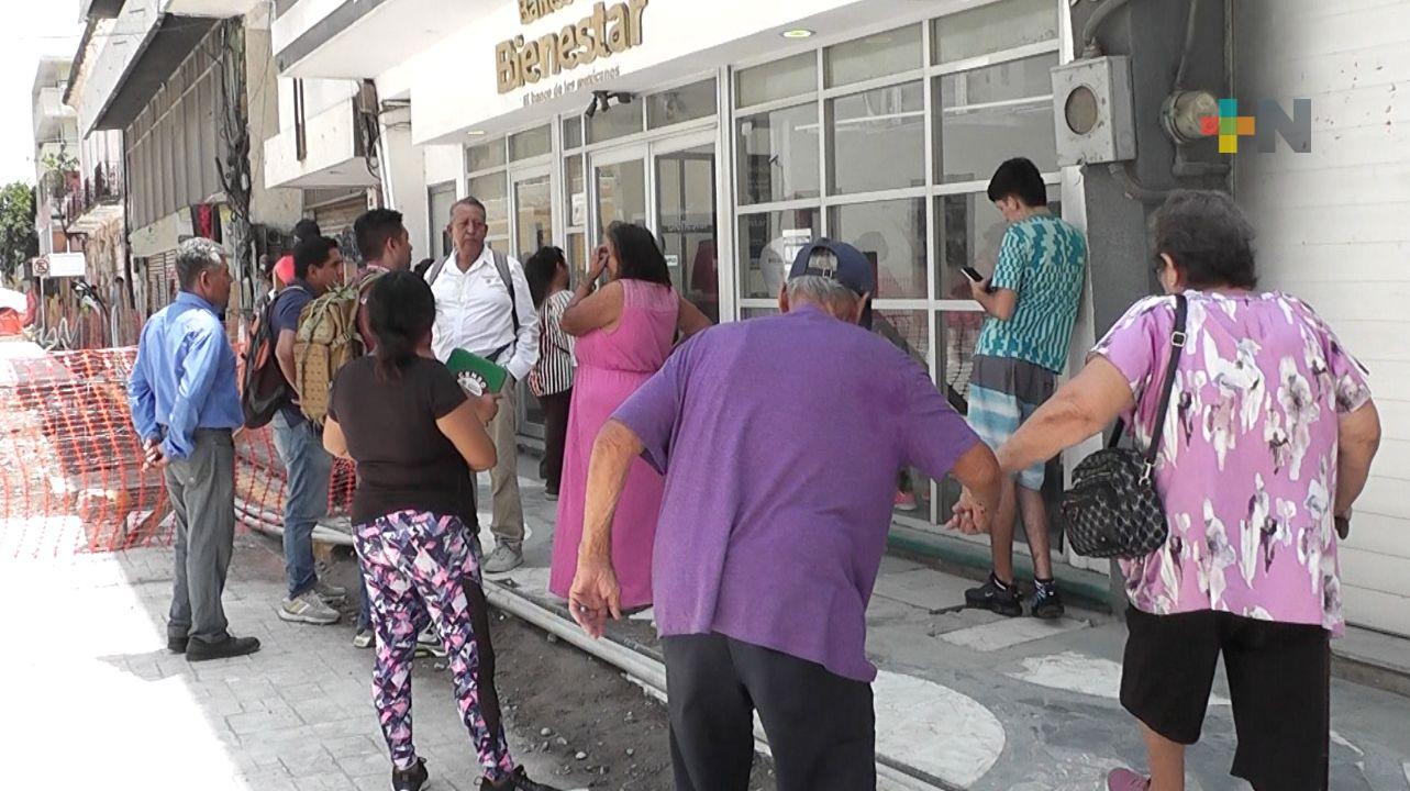 Concurrido Banco del Bienestar por inicio de pagos de pensiones