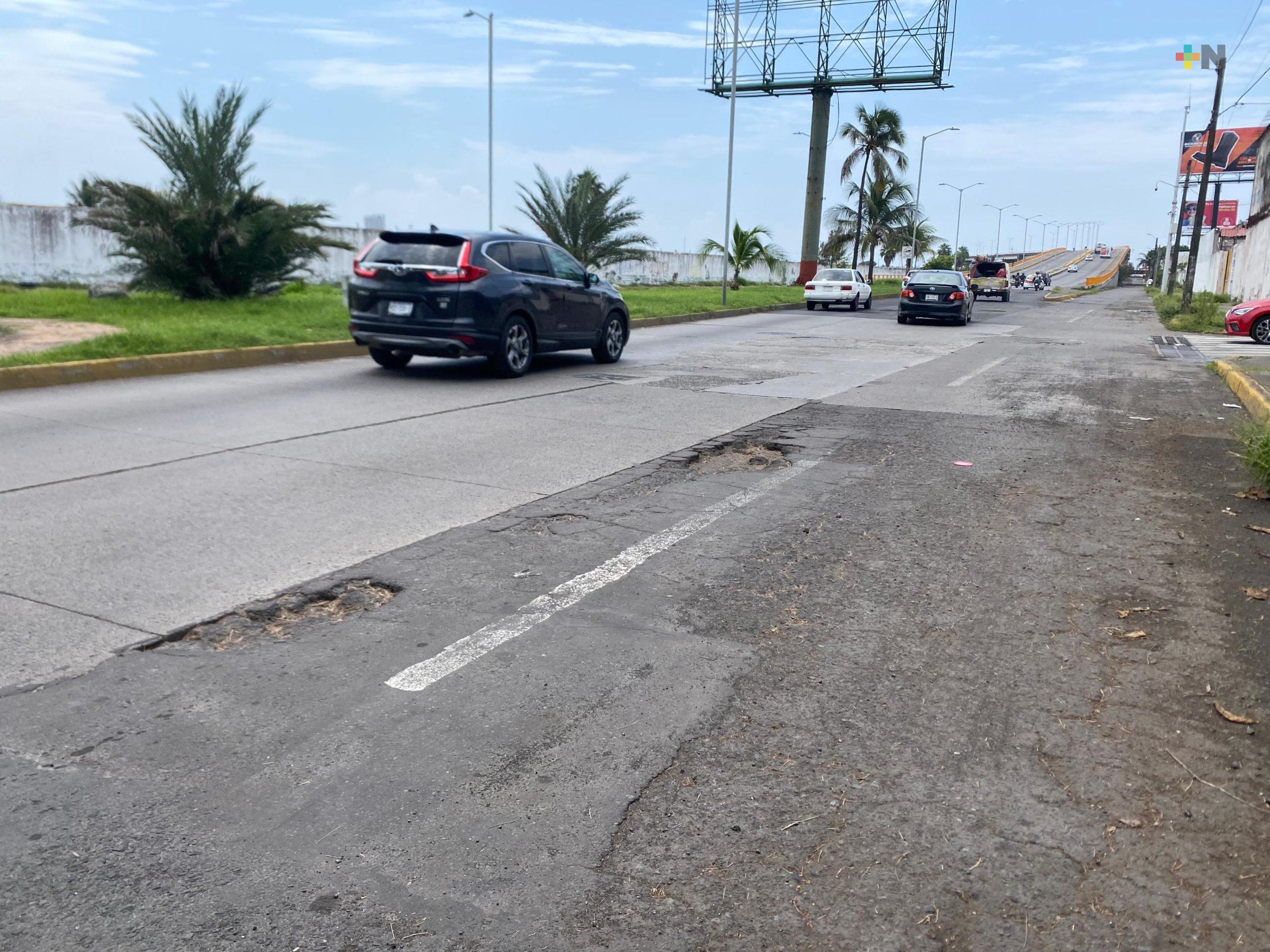 Avenida Ignacio Allende norte de Veracruz presenta múltiples baches