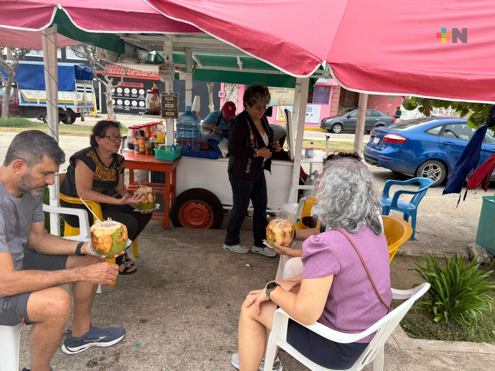 Vendedores de coco con grandes expectativas por Festival del Mar en Coatza