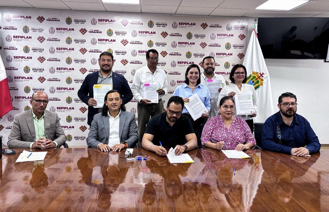 SEV y Sefiplan firman convenio con instituciones educativas