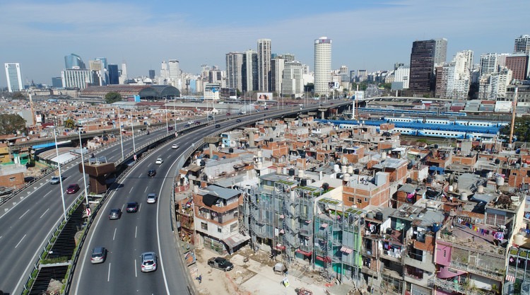 Urbanización desordenada y desigualdad en varias ciudades de América Latina