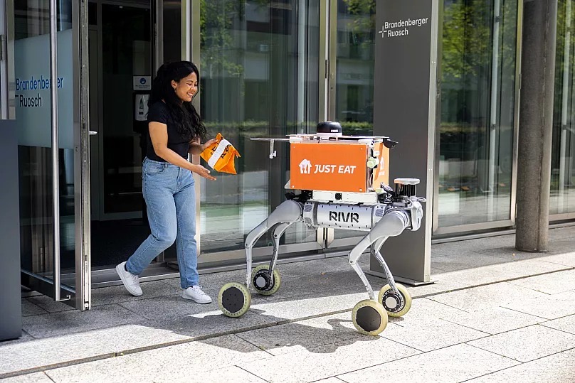 Perros robot reparten comida rápida en Zúrich: tecnología al servicio de la ciudad