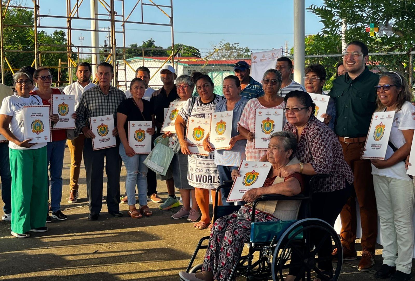 Entregan escrituras en Vergara-Tarimoya; familias veracruzanas reciben certeza patrimonial