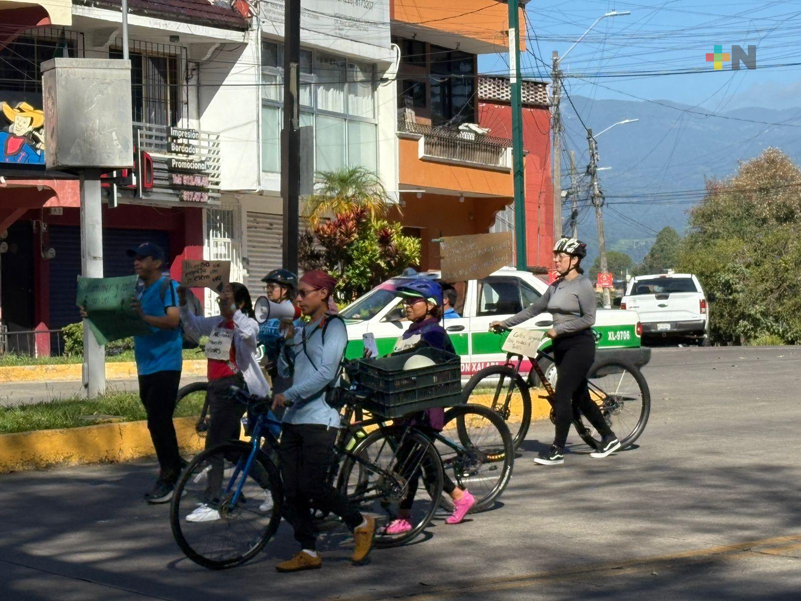 Ciclistas de Xalapa marchan por la armonización de la Ley de Movilidad y Seguridad Vial