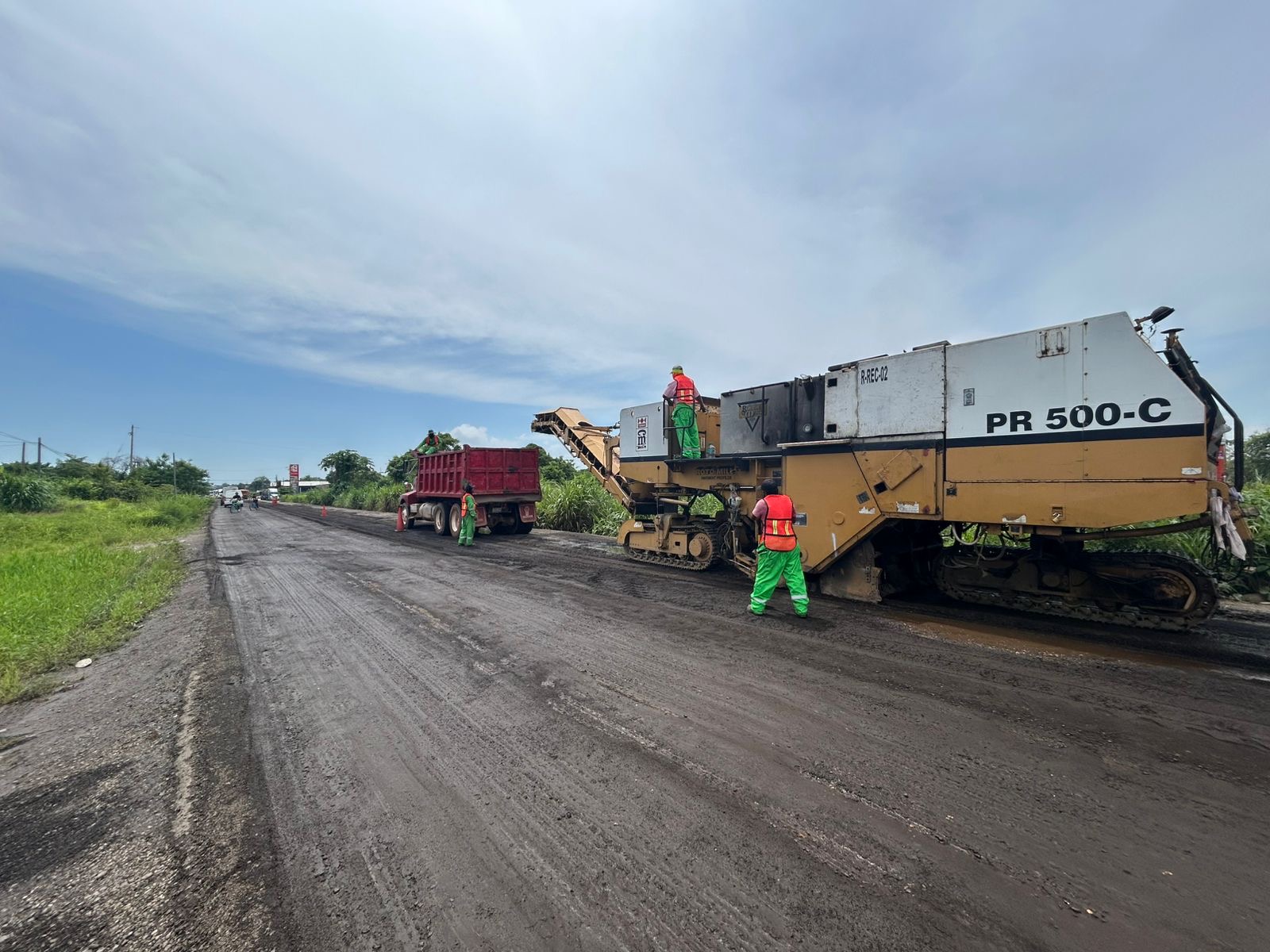 Inicia conservación periódica en tramos carreteros de Minatitlán
