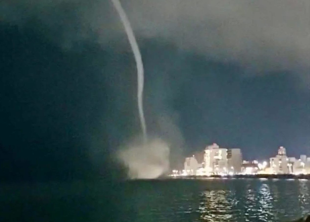 Ondas tropicales factor desencadenante para que se formen trombas marinas o tornados