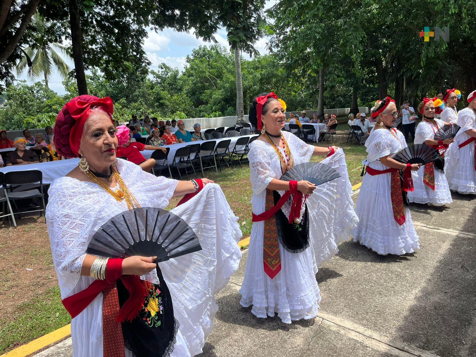 Abuelitas y abuelitos fueron festejados en Martínez de la Torre