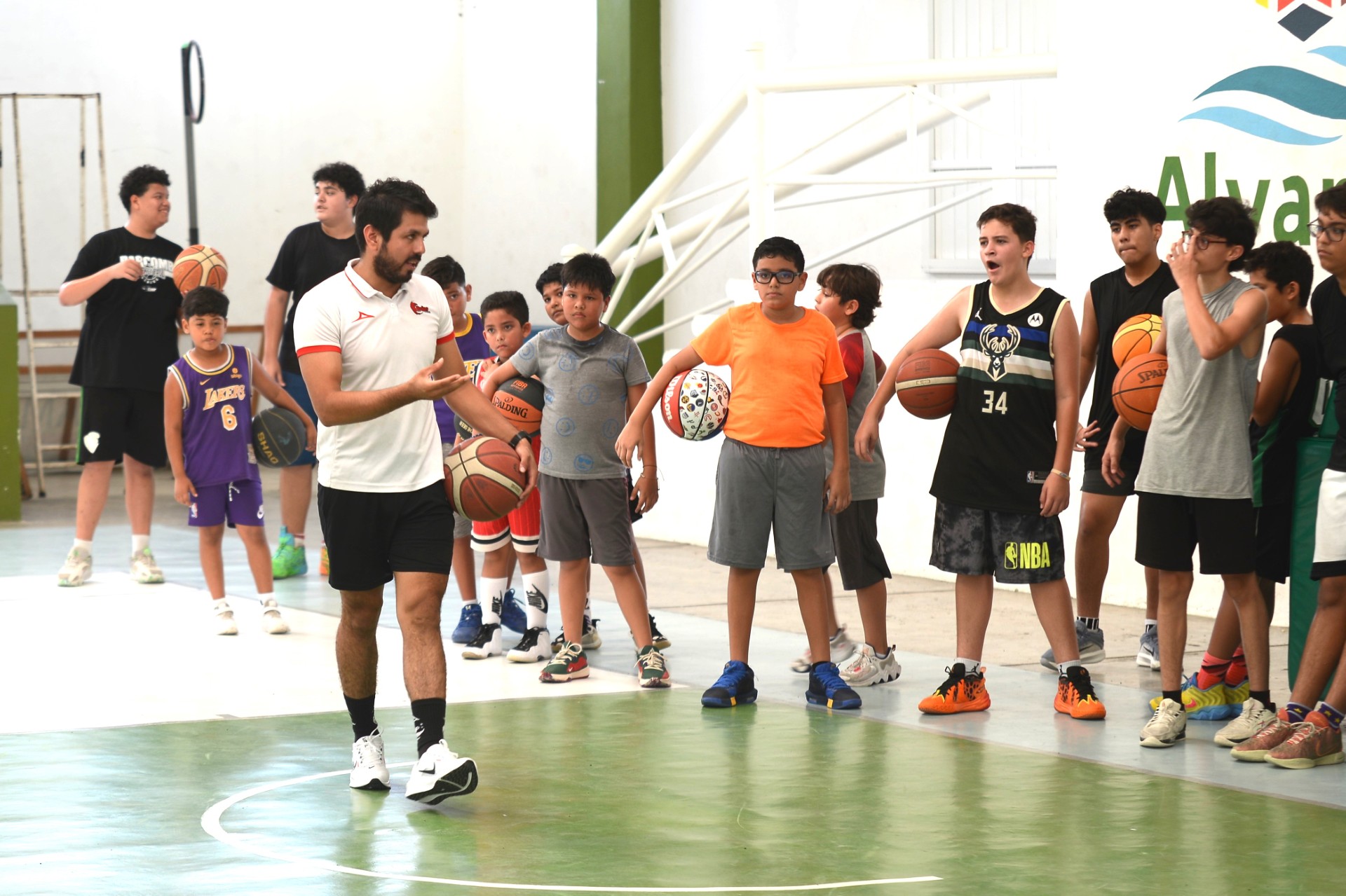 Halcones Rojos con presencia en Alvareado