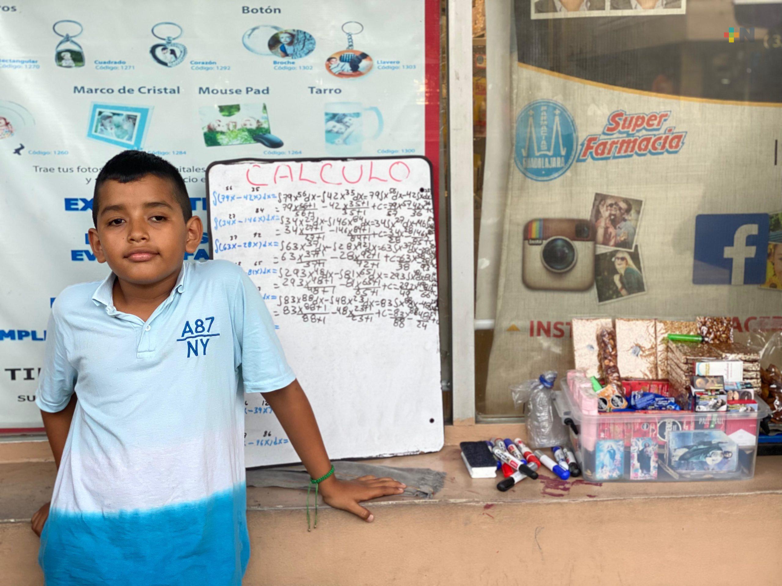 El niño que resuelve problemas matemáticos de nivel universitario y sueña con ser piloto aviador