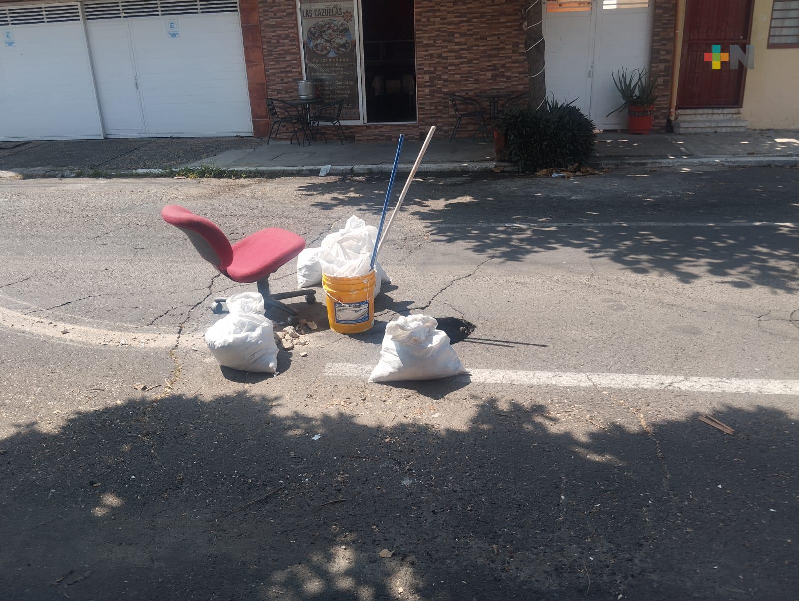 Vecinos de Veracruz puerto reportan socavón sin atender