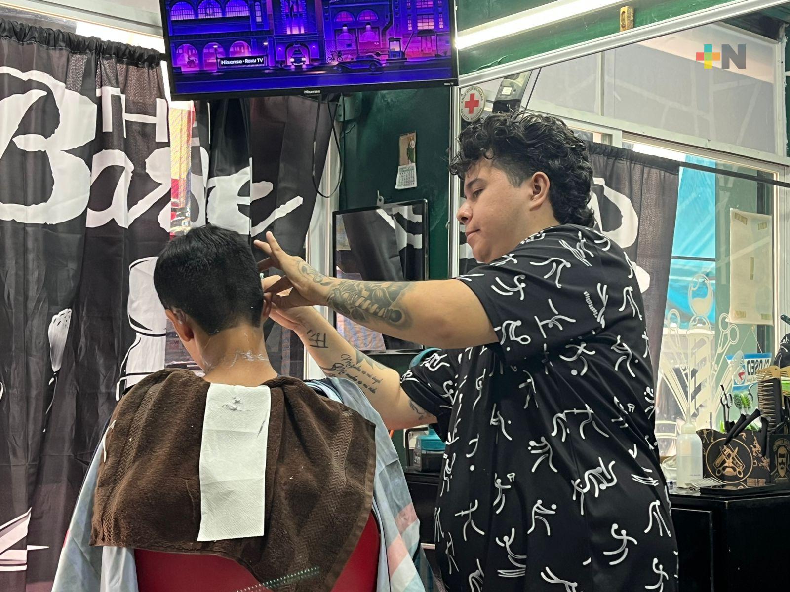 Sábado y domingo de corte de cabello en Martínez de la Torre