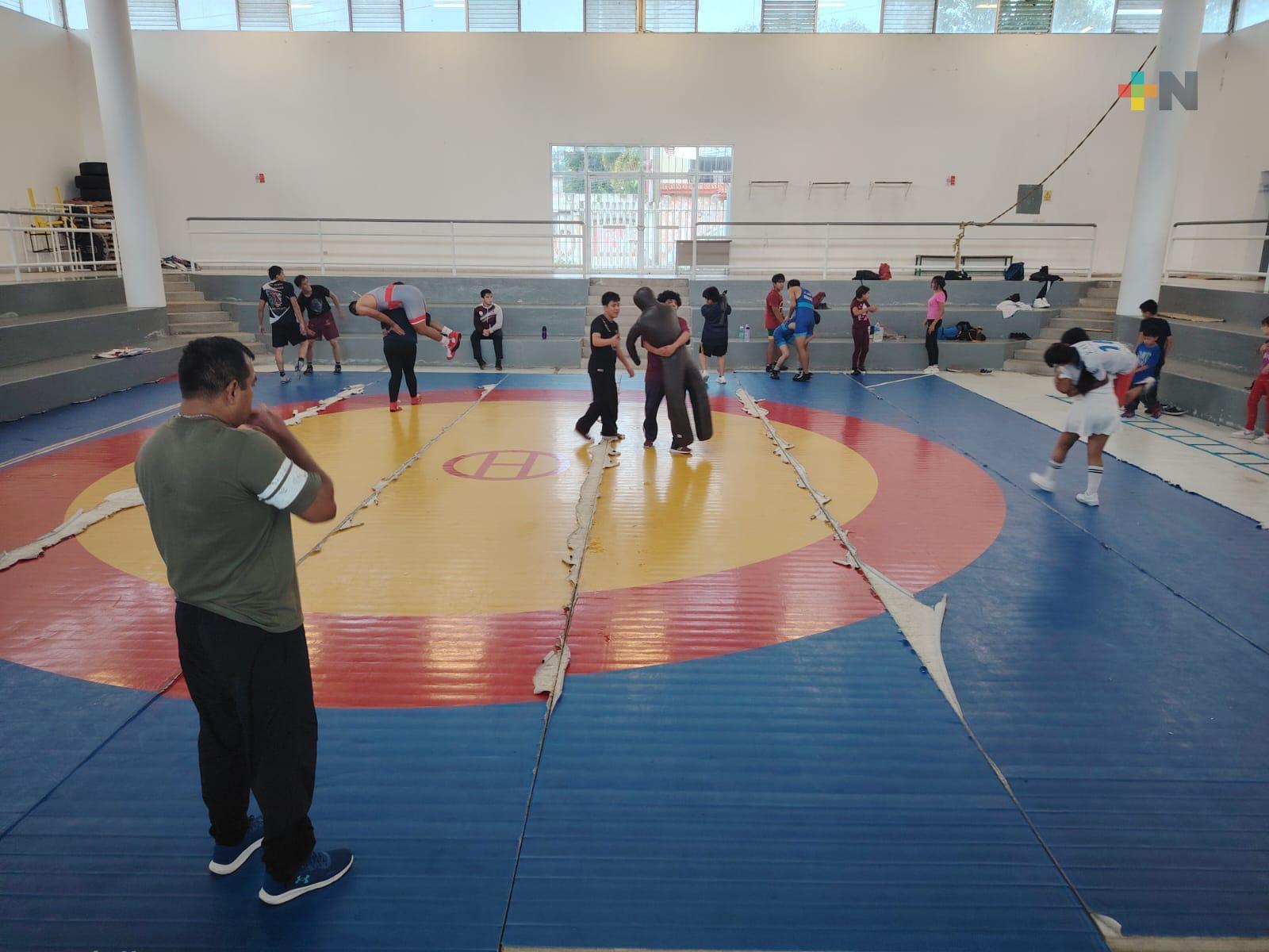 Promocionan disciplina de luchas asociadas de modo gratuito