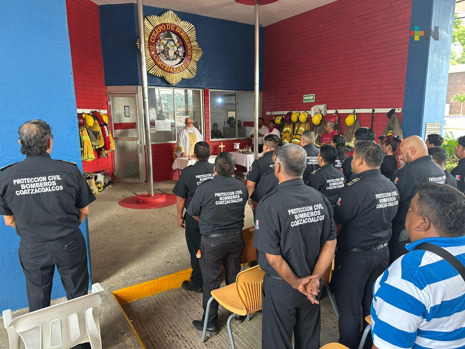 Con una misa, bomberos de Coatzacoalcos celebran su día
